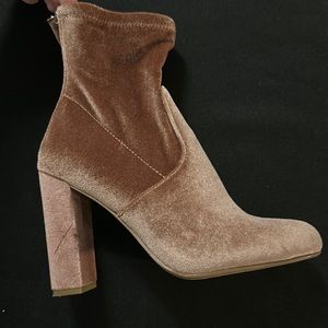 Vevet blush color size 6 wear once in excellent condition